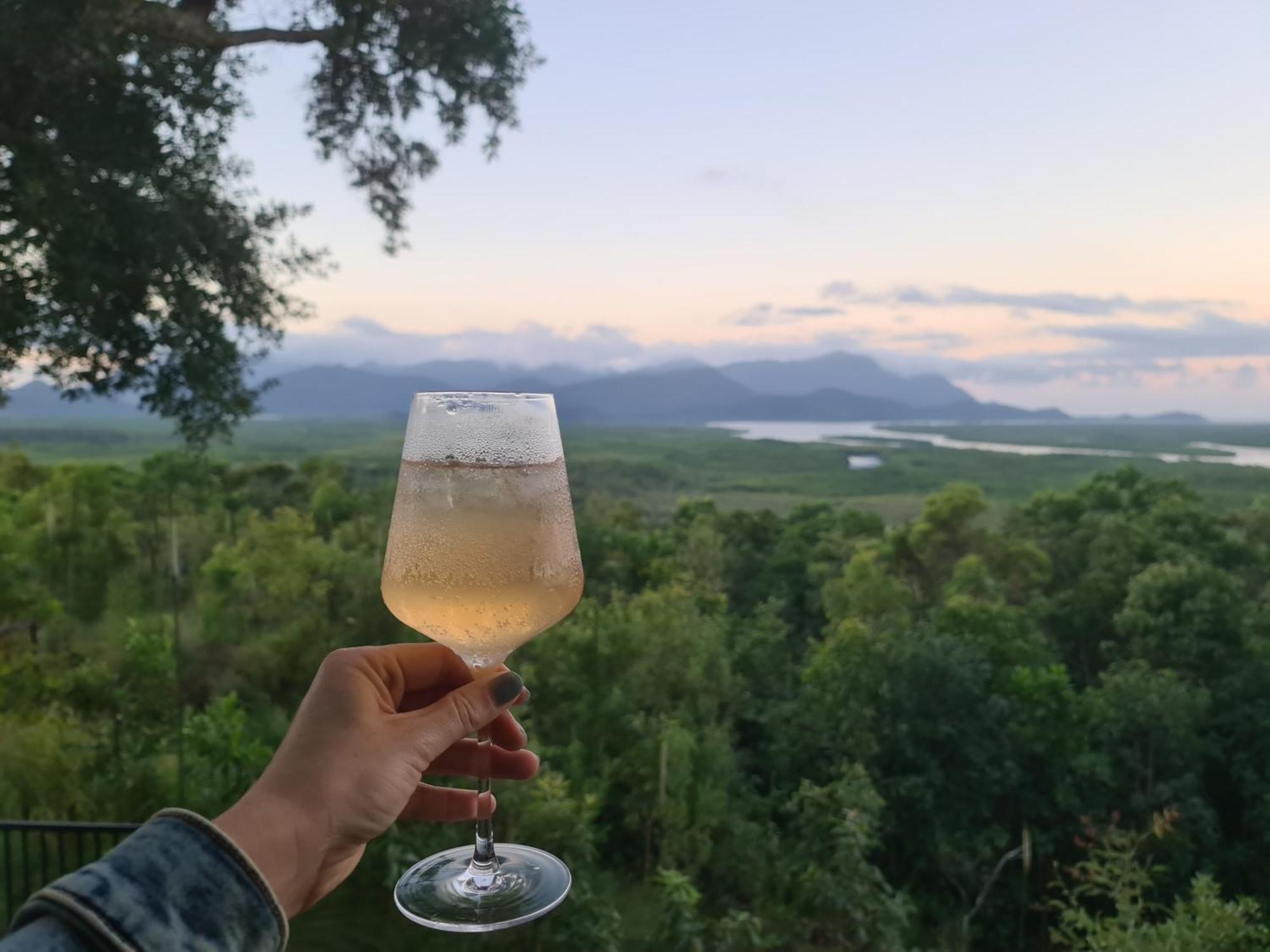 Vista Hinchinbrook Aparthotel Cardwell Kültér fotó